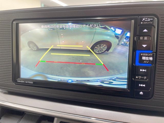 【バックカメラ】駐車時に後方がリアルタイム映像で確認できます。大型商業施設や立体駐車場での駐車時や、夜間のバック時に大活躍！運転スキルに関わらず、今や必須となった装備のひとつです！