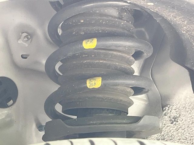 お車を安心してお乗りいただく為には、足回りの定期点検が欠かせません。サービスサポート（有償保証）では無料点検もご提供しており、安心のカーライフをお過ごしいただけるサポート体制が整っています。