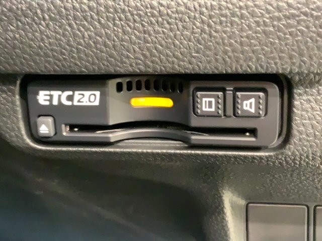 いまや快適なカーライフに欠かせないETCが付いています。