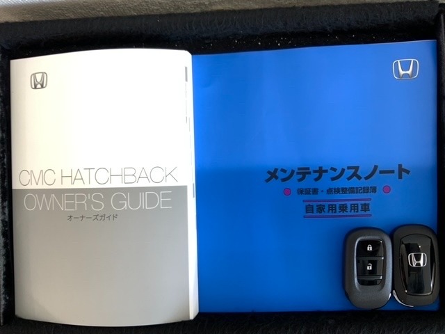 スマートキーは鍵をバッグに入れたままでもドアロックの開閉やエンジンのON・OFFができます。夜間や雨の日も鍵を探さなくて良いので便利です。