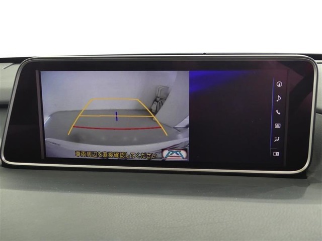 車庫入れの強い味方。後退時の死角をチェックするために便利です。