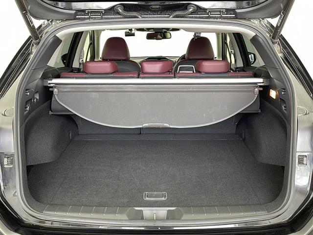 【トランク】積み込みやすくて、たっぷり積める荷室です。シートアレンジできるものは、乗車人数と荷物の量や大きさによってシートを動かすことができるので、より快適なドライブが可能です！