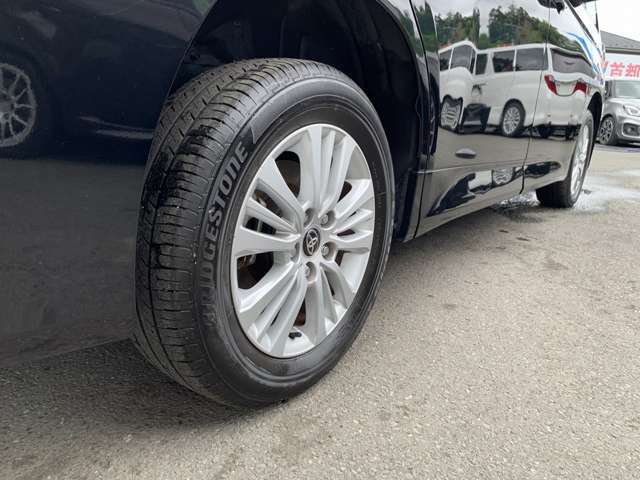 4WD　ドライビングサポート　快適利便PKG（HIGH）　アドバンストドライブ　安心降車アシスト　10.5インチナビ　Bカメラ　後席モニタ　ユニバーサルステップ　3眼プロジェクターLED　前後ドラレコ