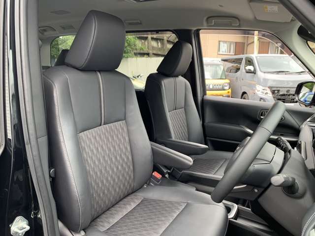 4WD　ドライビングサポート　快適利便PKG（HIGH）　アドバンストドライブ　安心降車アシスト　10.5インチナビ　Bカメラ　後席モニタ　ユニバーサルステップ　3眼プロジェクターLED　前後ドラレコ