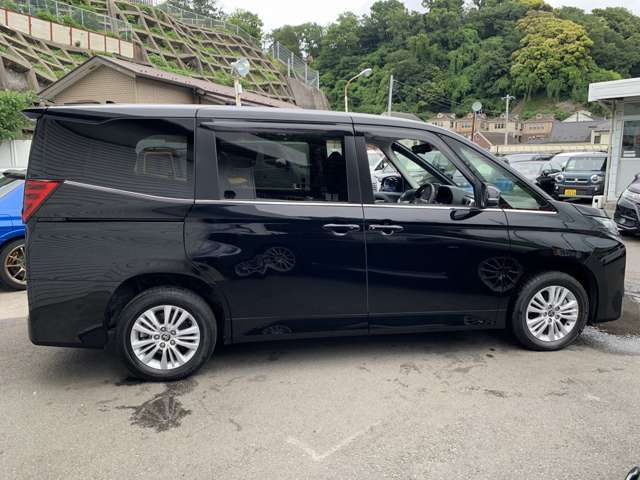 4WD　ドライビングサポート　快適利便PKG（HIGH）　アドバンストドライブ　安心降車アシスト　10.5インチナビ　Bカメラ　後席モニタ　ユニバーサルステップ　3眼プロジェクターLED　前後ドラレコ