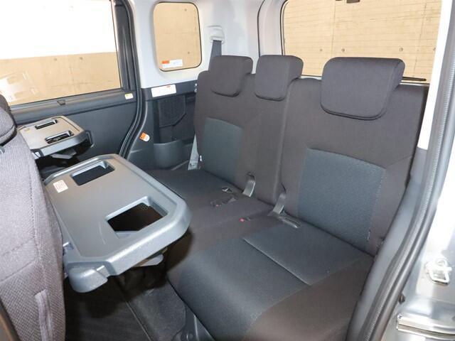 お車のご購入は　カーセブンメガ三郷店にお任せ！入庫の流通がシンプルでおトクな下取り車、買取車が多数在庫！また、とても魅力的なオークションカーも勢ぞろい♪広大な展示場に300台以上の在庫がございます♪