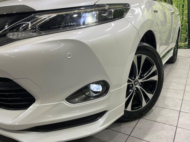 【LEDヘッドライト】悪天候や夜間走行時も良好な視界を確保し安心して運転できる高輝度LEDヘッドライトを装備！点灯速度が早く、消費電力も抑えられています。