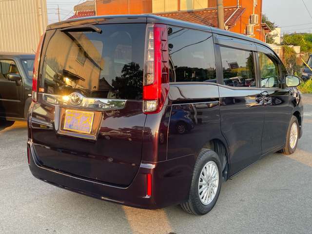 公正な流通や消費者利益の保護など中古車業界の健全化を目的とした業界団体「JU」が、「お客様の立場で最適な一台をお届けする」を目的として「中古車販売士」制度があります。