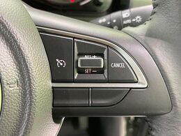 【アダプティブクルーズコントロール】高速道路での長距離走行が楽に！！自動で速度を保つクルーズコントロールが、衝突軽減システムと連携し、前方の車両を感知して車間を保つように速度調節してくれます！！