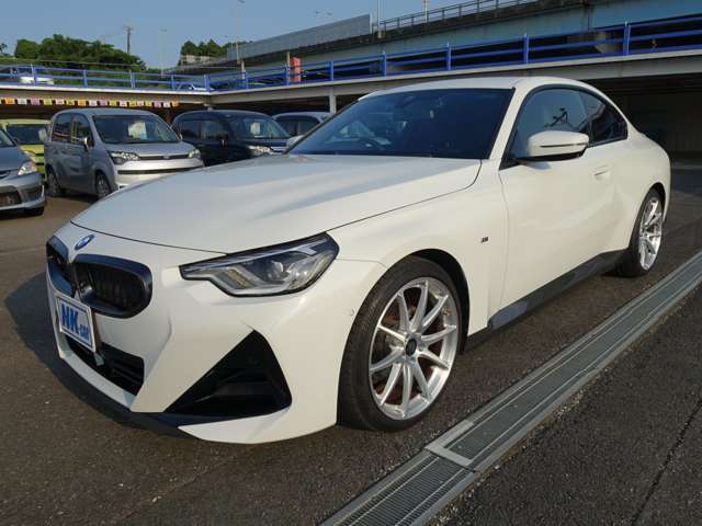 ヘッドライト　コーティング施工も行っています。ヘッドライトが綺麗だとお車の印象も違います♪詳細はスタッフまでお問い合わせください。