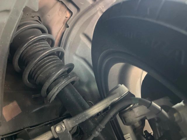 お車を安心してお乗りいただく為には、足回りの定期点検が欠かせません。サービスサポート（有償保証）では無料点検もご提供しており、安心のカーライフをお過ごしいただけるサポート体制が整っています。