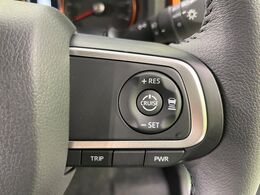 【アダプティブクルーズコントロール】高速道路での長距離走行が楽に！！自動で速度を保つクルーズコントロールが、衝突軽減システムと連携し、前方の車両を感知して車間を保つように速度調節してくれます！！