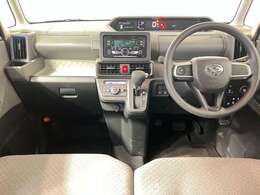 メーターやシフト、スイッチ位置など運転席まわりの配置はしっくりいきたいものですね！まずは座ってチェックしてみて下さい♪