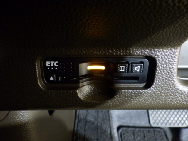 ETC付！高速道路の料金所はキャッシュレスで通過です！サービスエリア等にあるスマートインターの出入りも利用可能でとっても便利☆ご納車後すぐにお使い頂けるようセットアップしてのお渡しとなります。