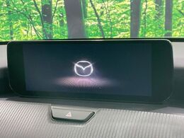 【メーカー純正ナビ】インテリアに溶け込むスタイリッシュな「専用設計」メーカーナビを装備♪視認性や操作性など基本性能にも優れ、より上質なカーライフをお楽しみいただけます。