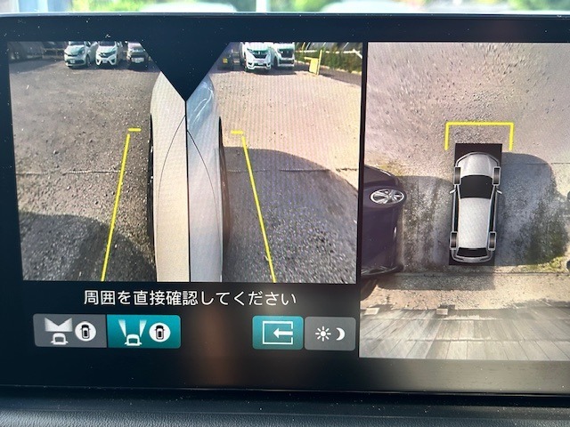 狭い駐車場などでサイドビュー確認できます。