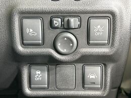 【インテリジェントエマージェンシーブレーキ】フロントカメラで前方の車両や歩行者を検知。衝突しそうな時は衝突被害軽減ブレーキが作動、衝突回避をサポート。より安全にドライブをお楽しみいただけます。