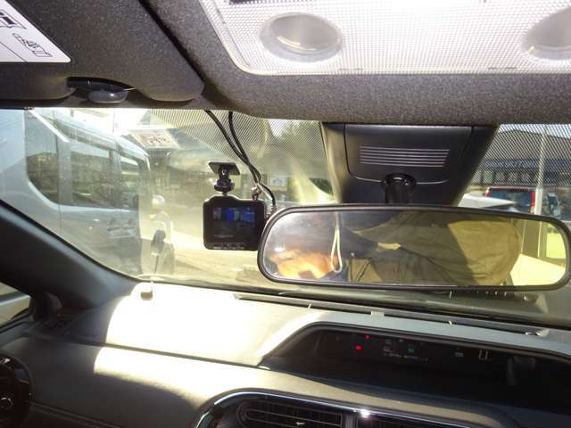 ドライブレコーダー前後付き