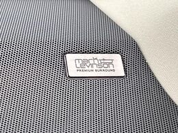 【マークレビンソンサウンドシステム】メーカーオプションの高品位サウンドシステムを搭載。専用のチューニングが施された大小様々なスピーカーから良質なサウンドが奏でられ、臨場感あふれる音響空間を演出します。