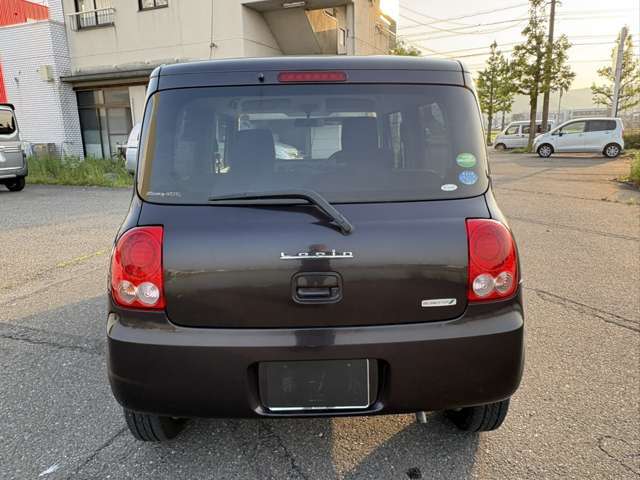 室内展示場を完備しておりますので、天候の悪い日でもゆっくりと車両をご覧下さい。
