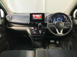 メーターやシフト、スイッチ位置など運転席まわりの配置はしっくりいきたいものですね！まずは座ってチェックしてみて下さい♪