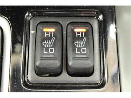 大好評のボディコーティング「ハイモースコート」もご納車までに施工可能。雨染みや線傷など中古車だからと諦めていませんか？ピカピカの状態でお乗り出しいただけます。