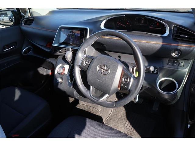前席全体　目線も高く広い視界で安心して運転することができますね！