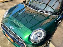 磨き専門業者さんレベルの磨きを！しっかり下地処理（細かい箇所の汚れ落とし、鉄粉除去）を行ってから車体に傷が付かない様、丁寧にマスキング行い、ポリッシャーで丁寧に磨き上げます！