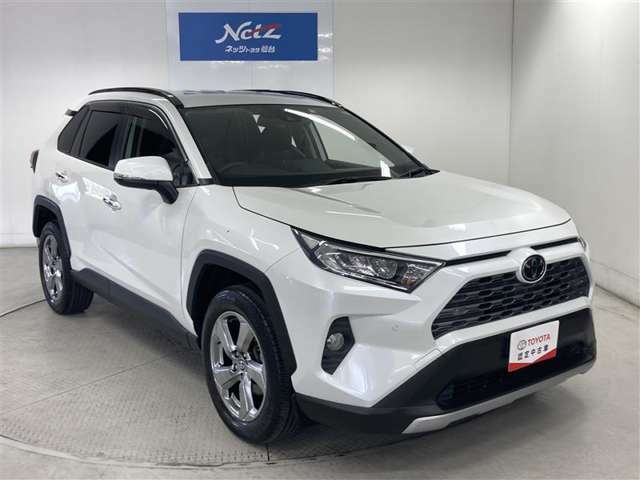 優れた走行性能に加え、様々なライフスタイルに合った使い方を可能にするSUV♪