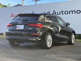 17AW　LEDヘッドライト　バーチャルコックピット　リヤカメラ　電動シート　アダプティブクルコン　サイド＆レーンアシスト　シートヒーター　スマートフォンインターフェイス