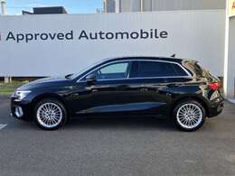 17AW　LEDヘッドライト　バーチャルコックピット　リヤカメラ　電動シート　アダプティブクルコン　サイド＆レーンアシスト　シートヒーター　スマートフォンインターフェイス