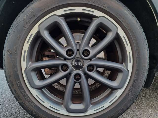 お気に入り登録頂けますと、車両の価格変更・最終販売日やキャンペーン情報もご案内させて頂いております。気になる車両がございましたらご登録お願い致します。