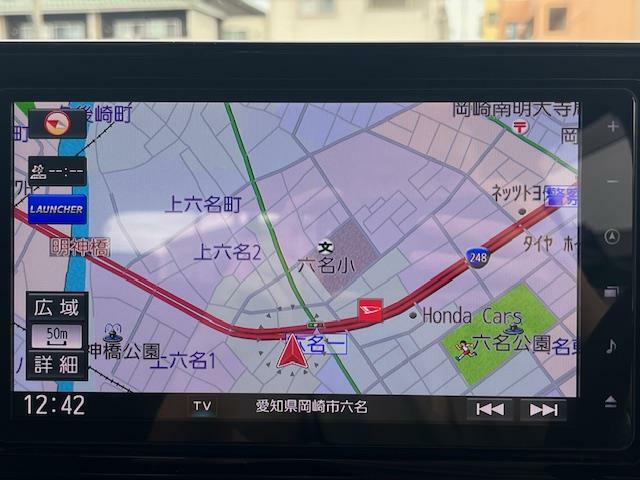 こちらカーナビの写真になります。一通りの装備はついてます。動作確認済みです。詳しい機能に関しましては装備欄を確認ください。ドライブには必須の装備ですよね。個人差はありますが、音の臨場感が素晴らしです！