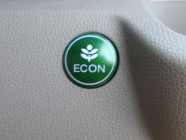 このボタンを押すと運転席シートが飛び出します。（嘘　　エコノミー運転して燃費削減を頑張るときに使用します