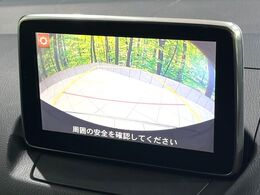 【バックカメラ】駐車時に後方がリアルタイム映像で確認できます。大型商業施設や立体駐車場での駐車時や、夜間のバック時に大活躍！運転スキルに関わらず、今や必須となった装備のひとつです！