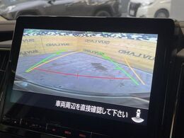 【バックカメラ】駐車時に後方がリアルタイム映像で確認できます。大型商業施設や立体駐車場での駐車時や、夜間のバック時に大活躍！運転スキルに関わらず、今や必須となった装備のひとつです！