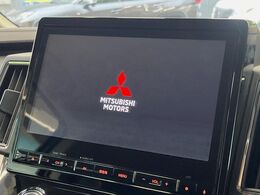 【大画面ナビ】人気の大型10インチナビを装備。存在感のある大画面はインパクト大！ナビ利用時のマップ表示は見やすく、テレビやDVDは臨場感がアップ！いつものドライブがグッと楽しくなります♪