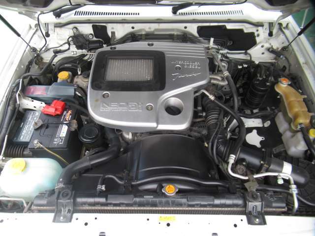 エンジンルームもクリーニング済み☆整備、車検も当店にお任せください！