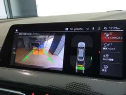 リアビューカメラ。ガイドラインとパークディスタンスコントロールで安全に車庫入れ可能。