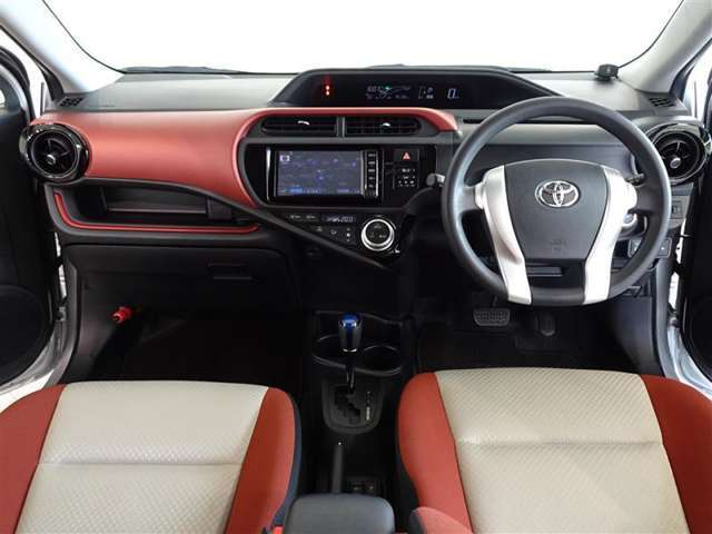 視界良好、操作しやすい運転席です。