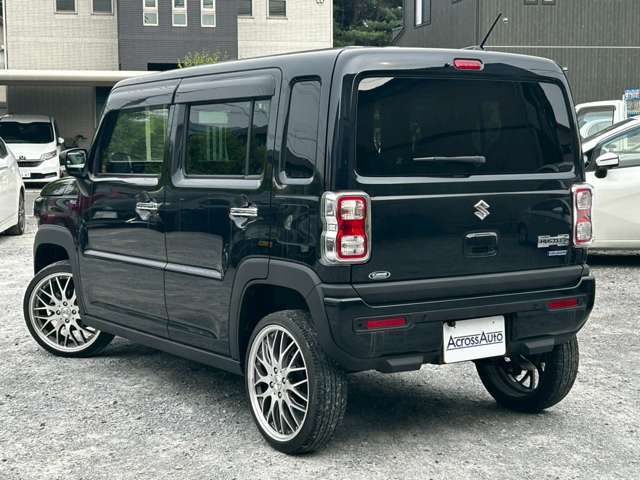総額表示は店頭納車の総額になります。県外の方には別途登録・陸送費が必要です。