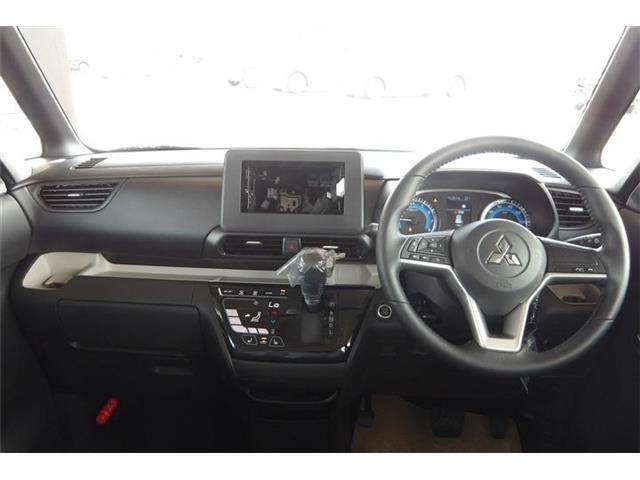 前席全体　目線も高く広い視界で安心して運転することができますね！