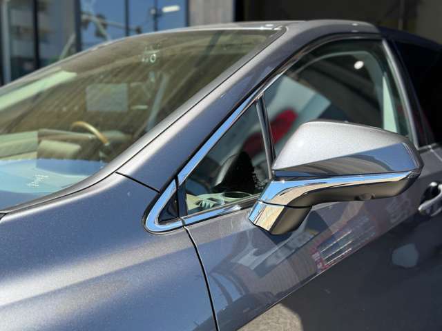 ブラインドスポットモニター（BSM）で、車線変更時に車両後方から来る車両を検知し安全をサポートします。