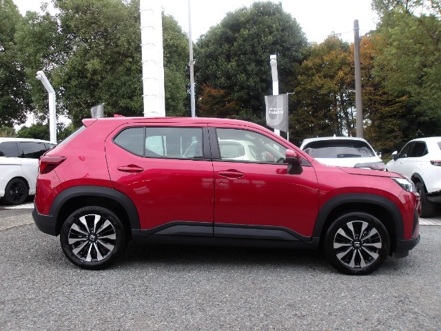 全長432cm、幅179cm、高さ165cmのお車になります。