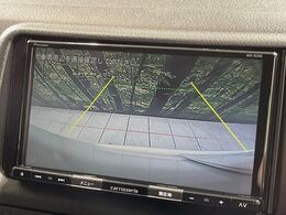 【バックカメラ】駐車時に後方がリアルタイム映像で確認できます。大型商業施設や立体駐車場での駐車時や、夜間のバック時に大活躍！運転スキルに関わらず、今や必須となった装備のひとつです！