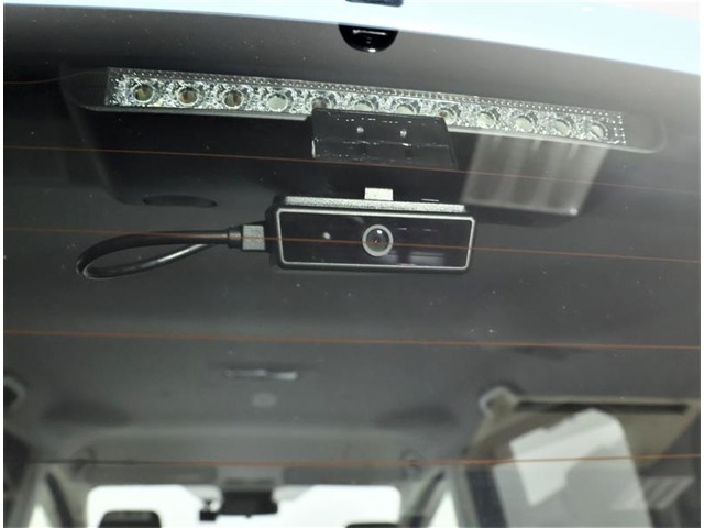 リヤ用ドライブレコーダー装備！これがあれば、相手方が危険運転をしてきた場合などでも客観的に証明でき、事故や事件の直接的な証拠の確保にも生り得ます。