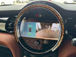 バックカメラ装備。後方確認に役立ち、楽々駐車やバックをしていただけます。