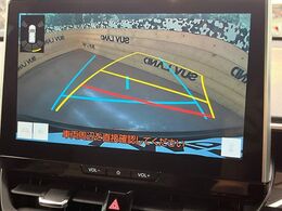 【バックカメラ】駐車時に後方がリアルタイム映像で確認できます。大型商業施設や立体駐車場での駐車時や、夜間のバック時に大活躍！運転スキルに関わらず、今や必須となった装備のひとつです！