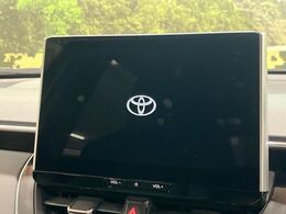 【ナビ機能付きディスプレイオーディオ】ナビ機能搭載の他、お持ちのスマートフォンと連携して、ナビやbluetoothでの音楽再生が可能です♪デザインはもちろん操作性も良好！