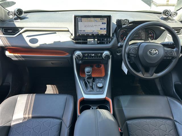 気になる車はすぐにお問い合わせください！画面右側の0066から始まる無料ダイヤルからお問い合わせ下さい！専門スタッフがお車のご質問にお答えいたします！